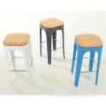 Tabouret de bar moderne de design moderne avec repose-pieds